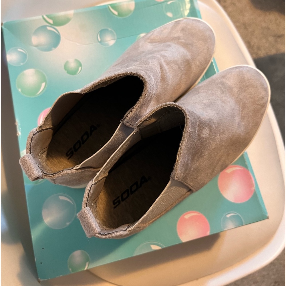 Cute gray wedge boots - Picture 5 of 6